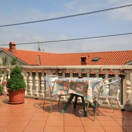 With A Parking Space - Pobri, - 7851 אופטיה